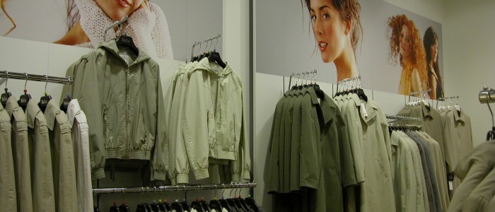 apģērbu veikala sienas pakaramo mēbeles