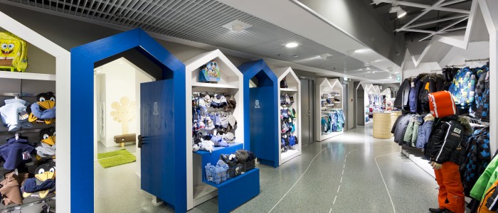 bērnu veikala tematiskie ekspozīcijas stendi un mēbeles