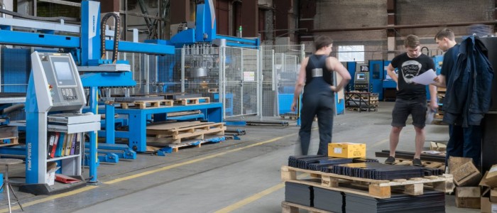 Metāla detaļu ražošana industriālā cehā