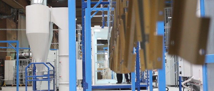 Pulverkrāsošanas līnija ar metāla detaļām