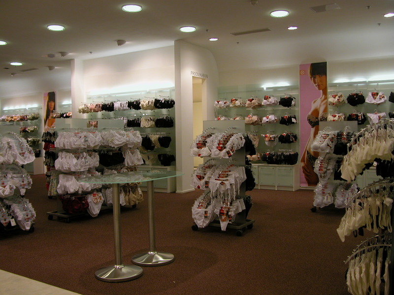 apakšveļas veikala mēbeles