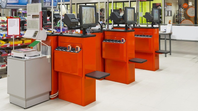 Self checkout unit for retail store